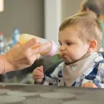Kŕmiacej lyžička s dávkovačom Nikidom, oranžová